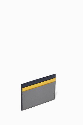 hover state of حافظة بطاقات جلد سافيانو مقسم بألوان بحلية مثلثة بشعار الماركة