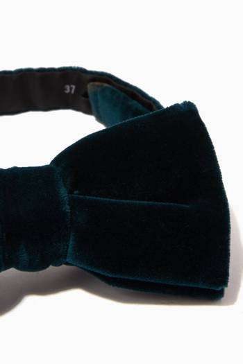 hover state of Pre-tied Bow Tie in Stretch-velvet